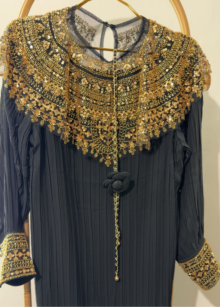 Robe longue soirée avec manche et cou perlé