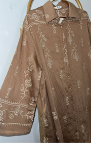 Robe chemise brodée avec poches