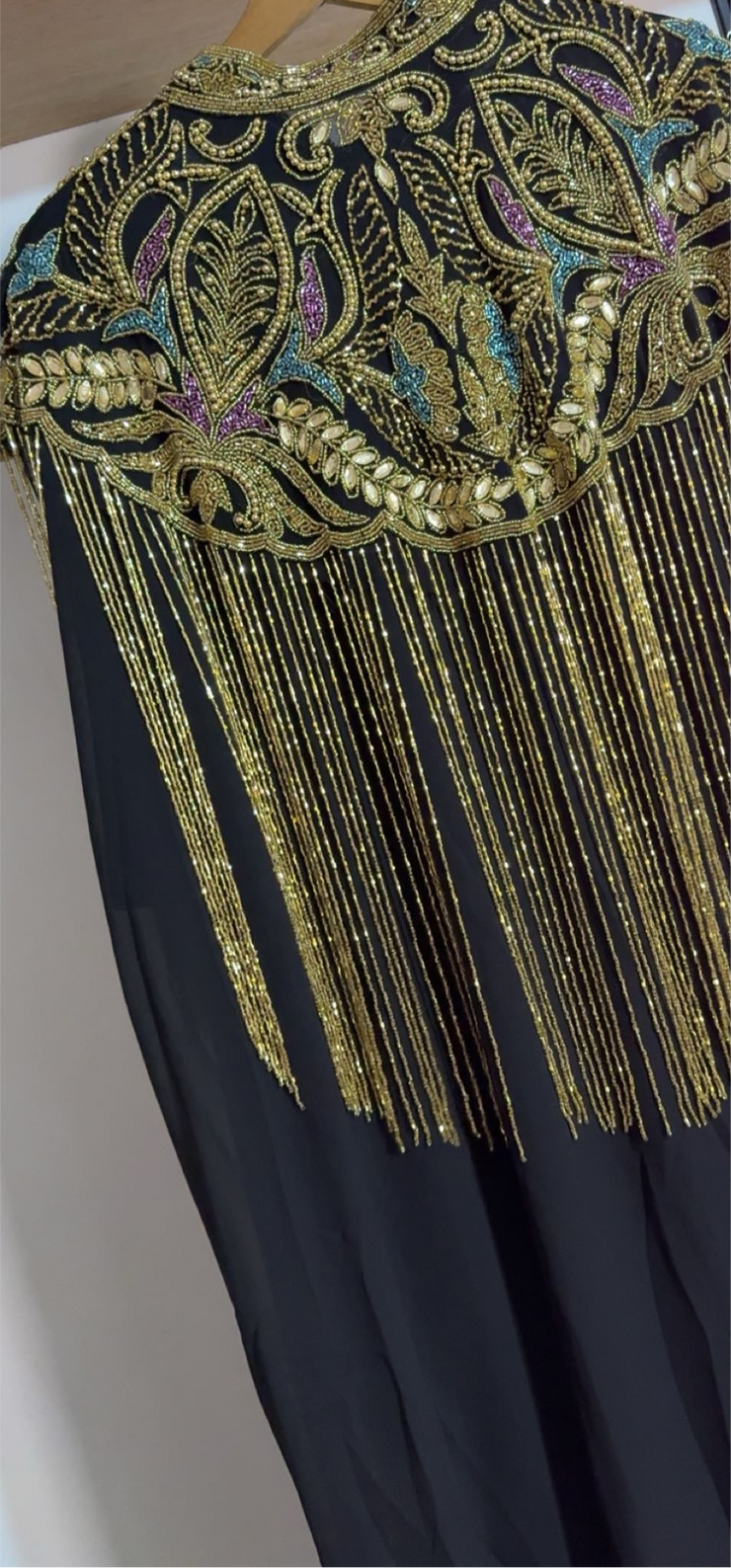 Abaya avec cape à franges
