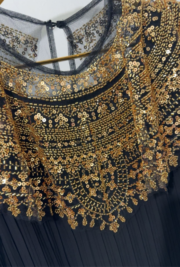 Robe longue soirée avec manche et cou perlé