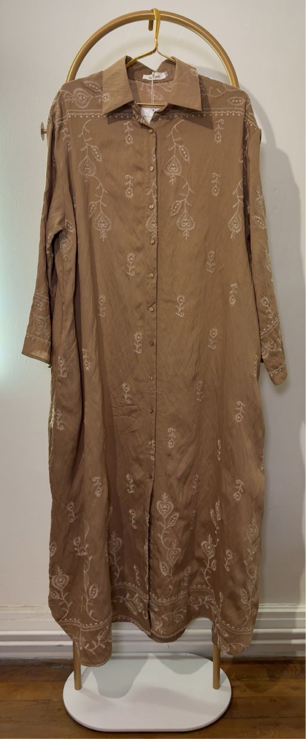 Robe chemise brodée avec poches