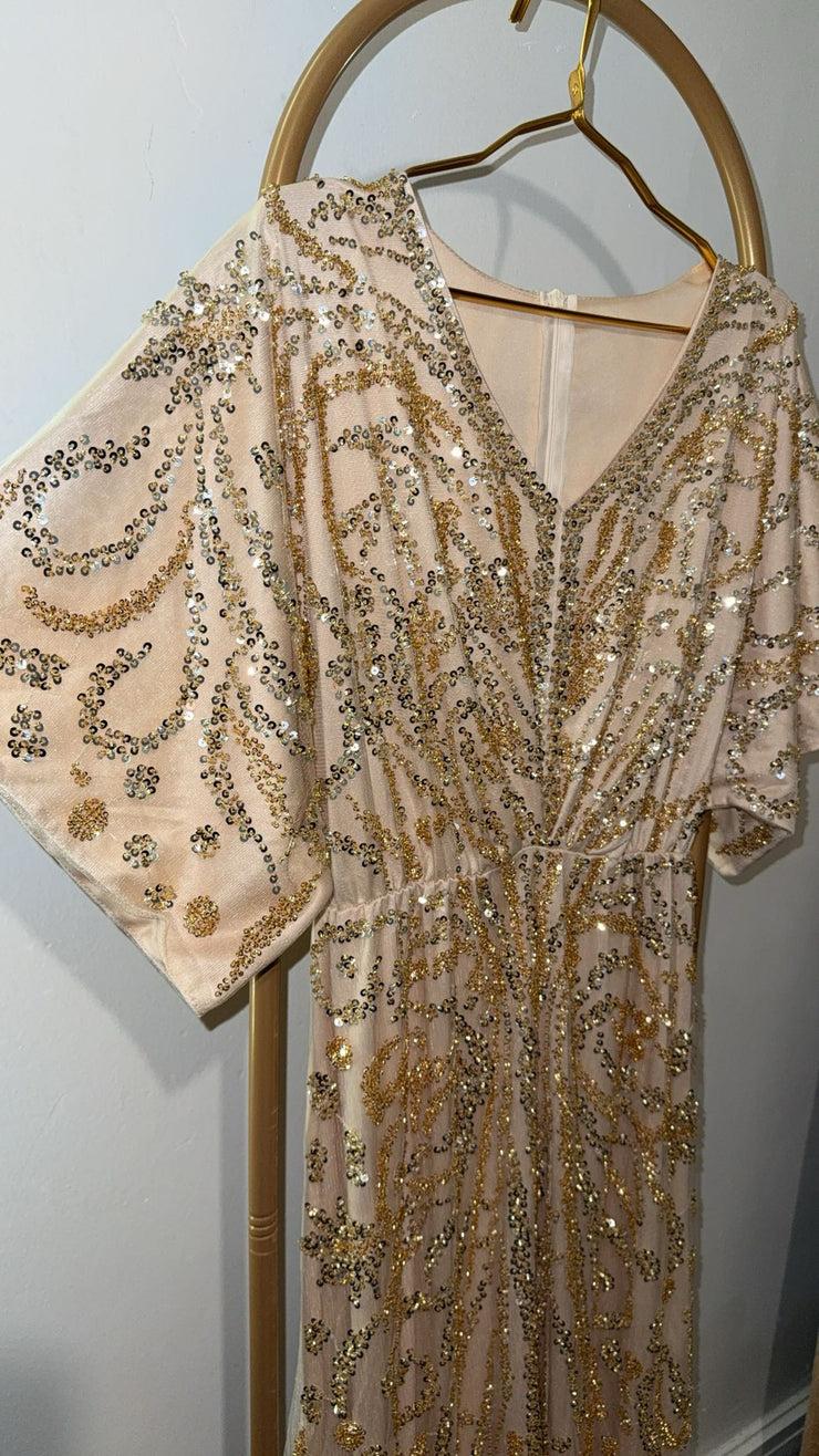 Robe de soirée beige avec perle dorée