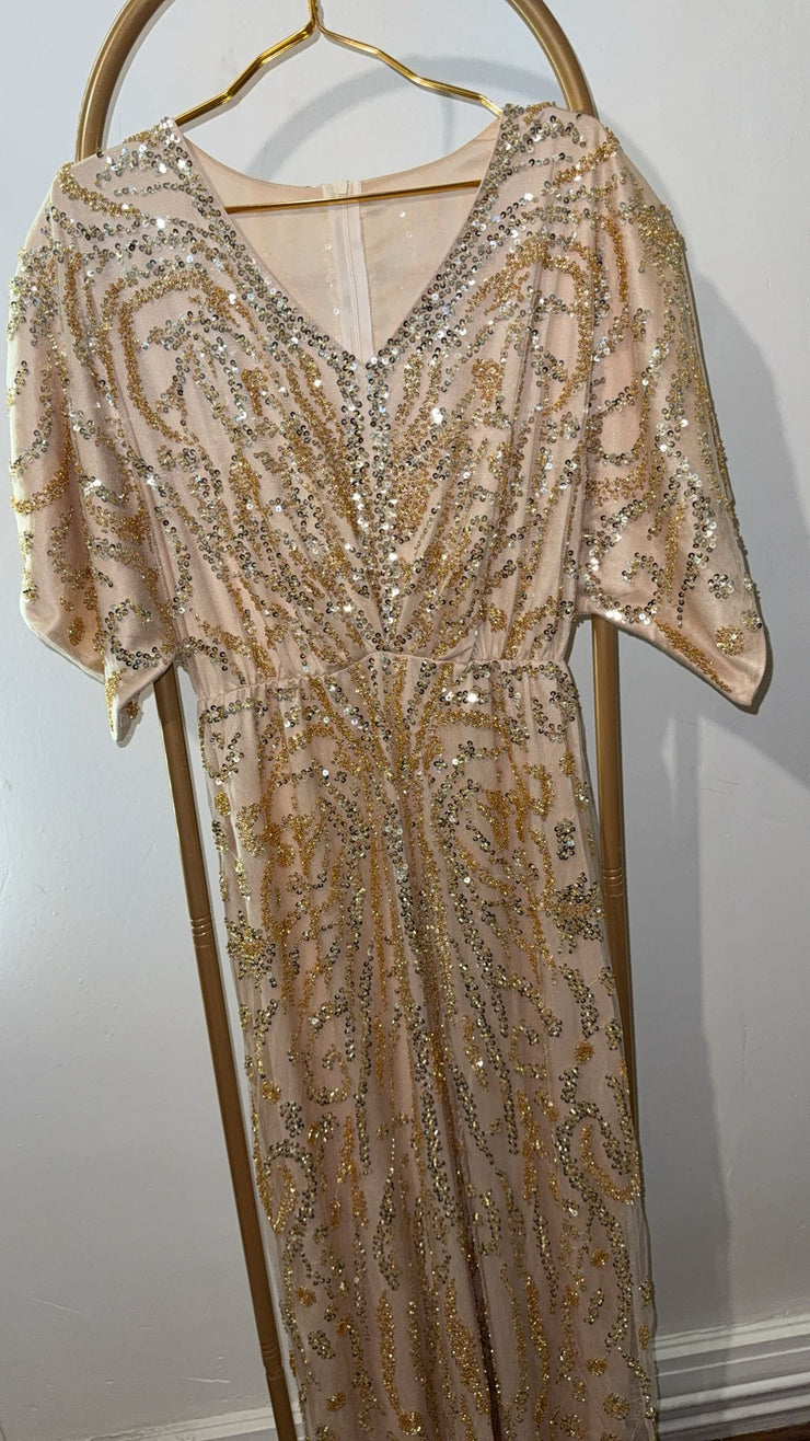 Robe de soirée beige avec perle dorée