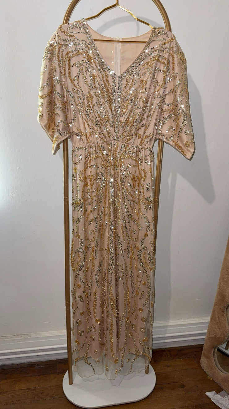Robe de soirée beige avec perle dorée