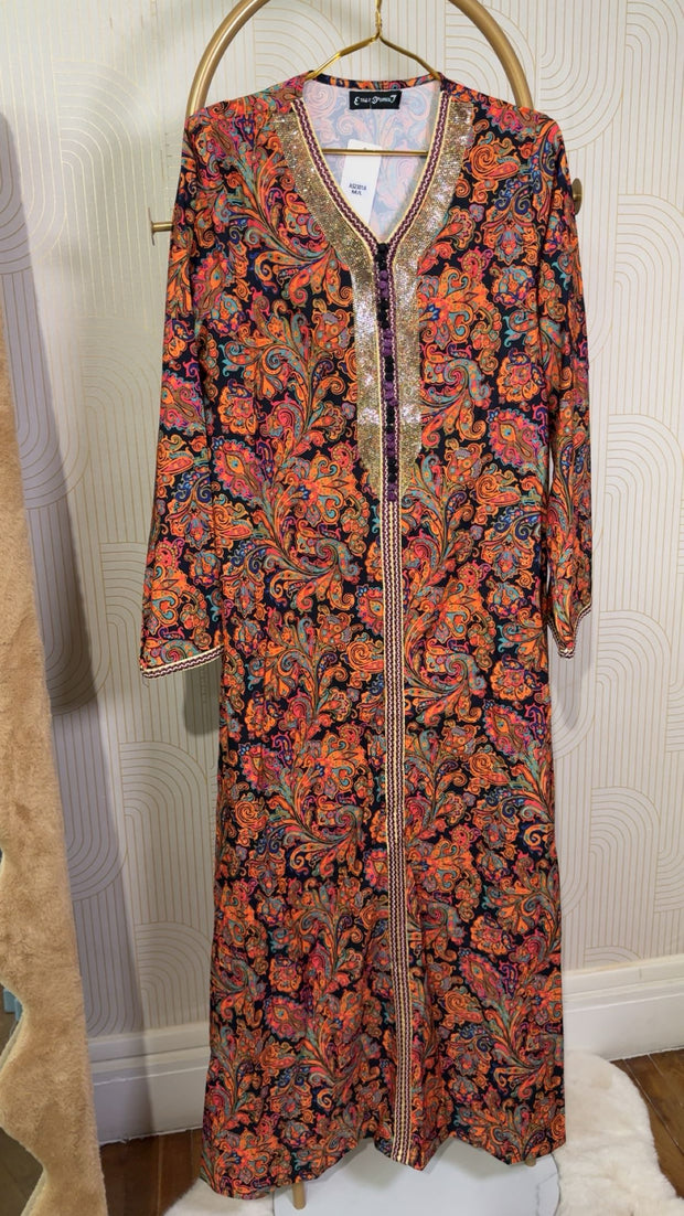 Robe longue avec strass au col
