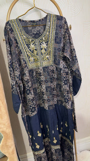 Robe longue avec ceinture intégrée