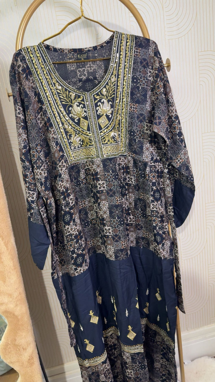 Robe longue avec ceinture intégrée