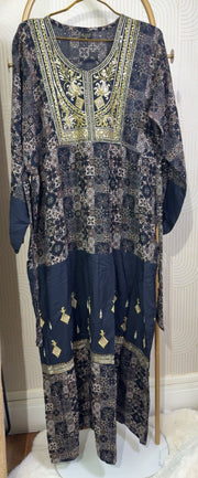 Robe longue avec ceinture intégrée