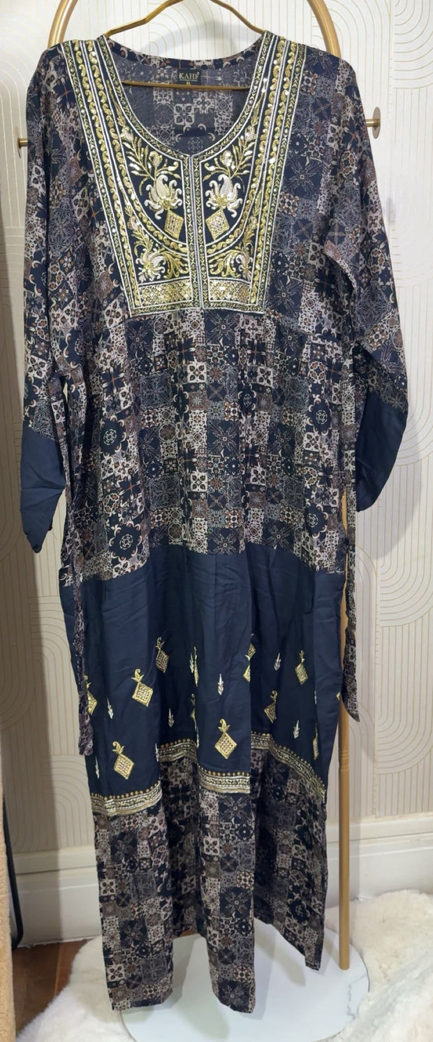 Robe longue avec ceinture intégrée