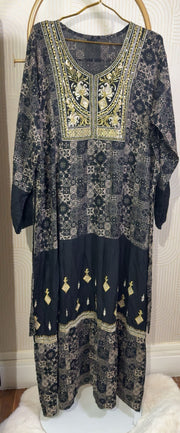 Robe longue avec ceinture intégrée