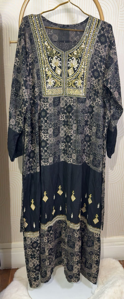 Robe longue avec ceinture intégrée