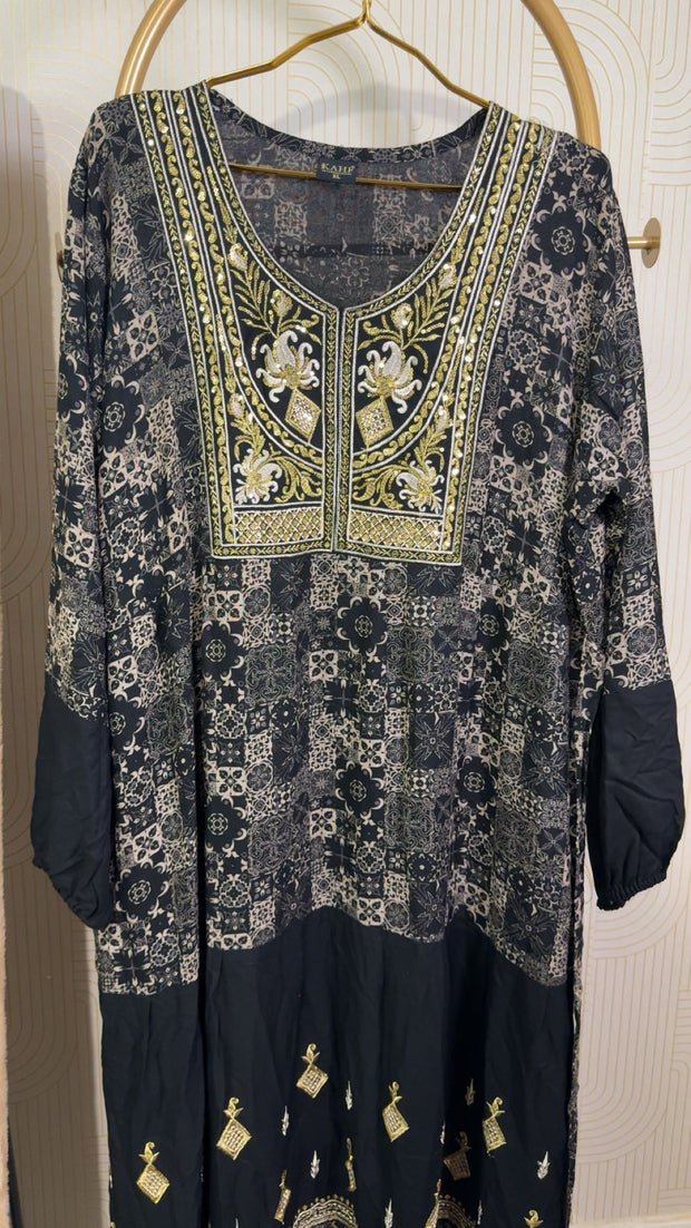 Robe longue avec ceinture intégrée