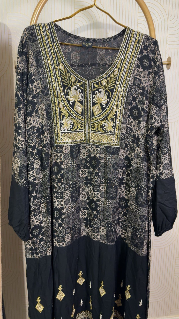 Robe longue avec ceinture intégrée